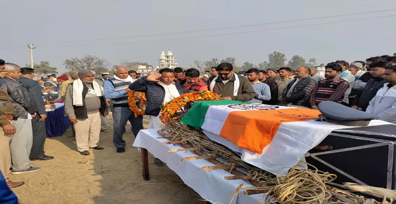 Amarjeet Dhanda Paid Tribute to the Soldier