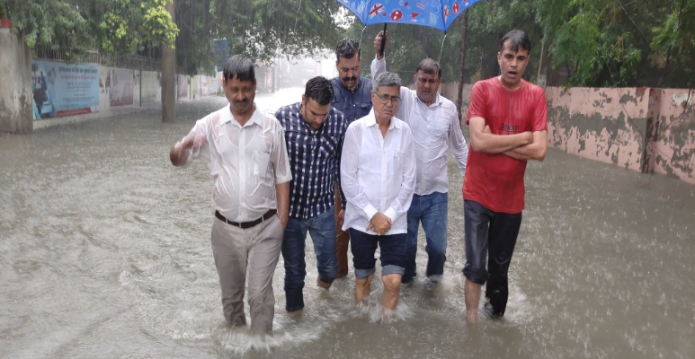 Bharat Bhushan Batra visting constituency