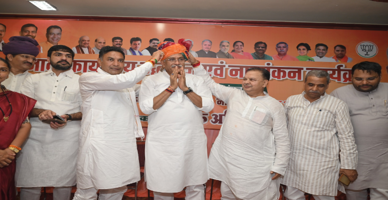 Ghanshyam Saraf with Gajendra Singh Shekhawat and Manish Grover