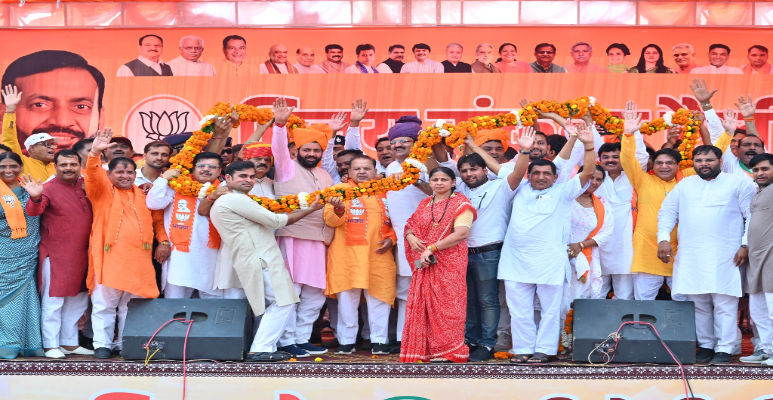 Ghanshyam Saraf with Nayab Saini and BJP members