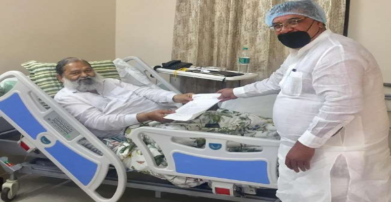 Subhash Gangoli in hospital with patient