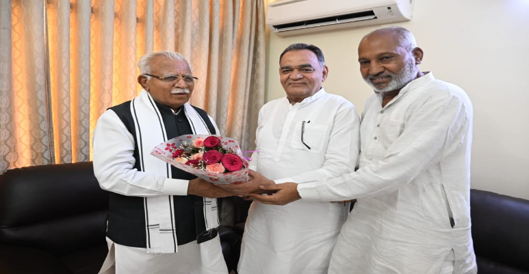 Vinod Bhayana with Manohar lal Khattar