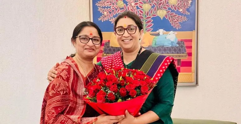 Annapurna Devi with Smriti Irani