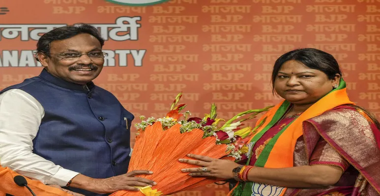 Ex-Jharkhand CM Hemant Soren's sister-in-law Sita Soren joins BJP