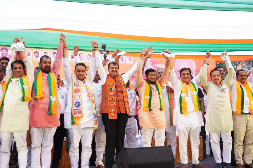 Devendra Fadnavis with Satyajit Deshmukh