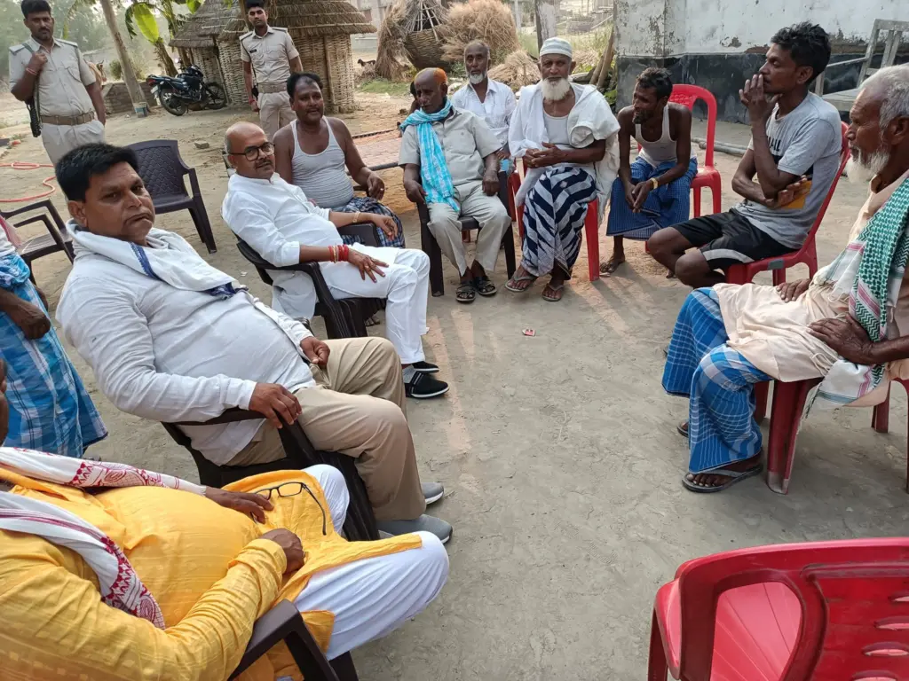 Kedar Nath Singh interacting with local people