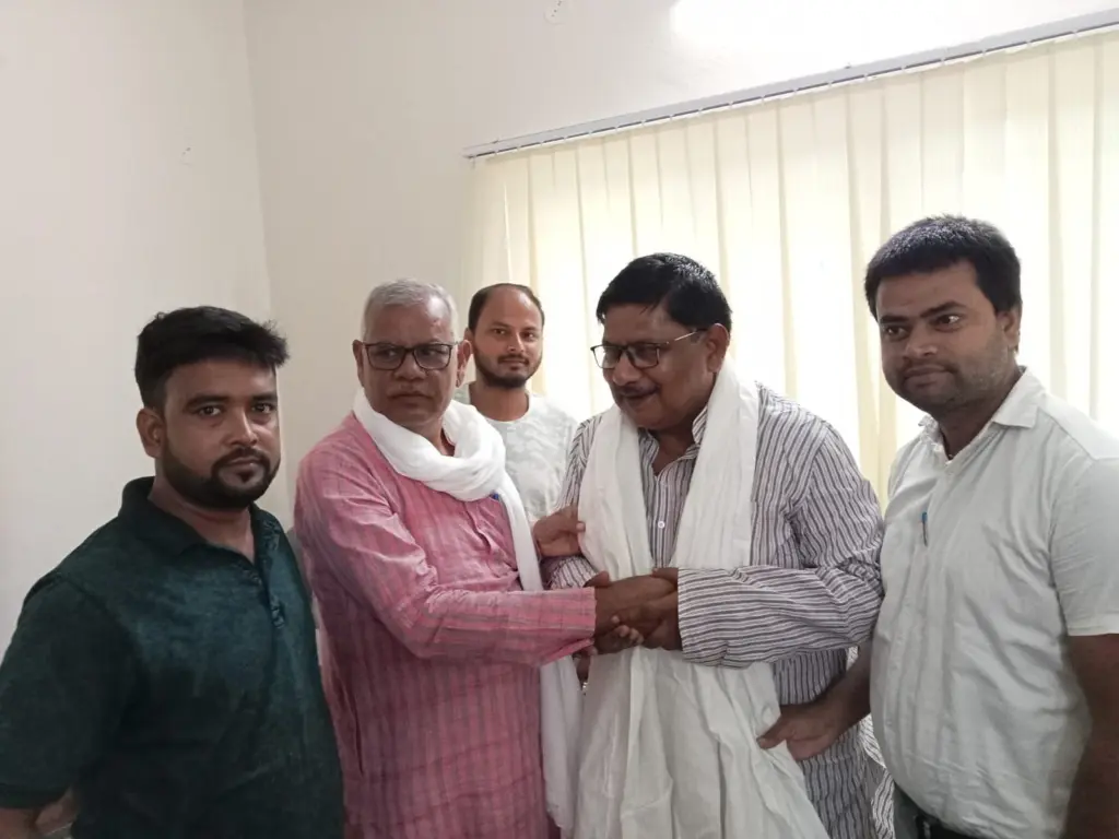 Maha Nand Singh with Ara MP Sudama Prasad.