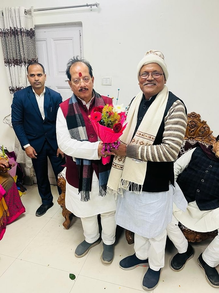 Mishri Lal Yadav in conversation with Shri Vijay Kumar Sinha.
