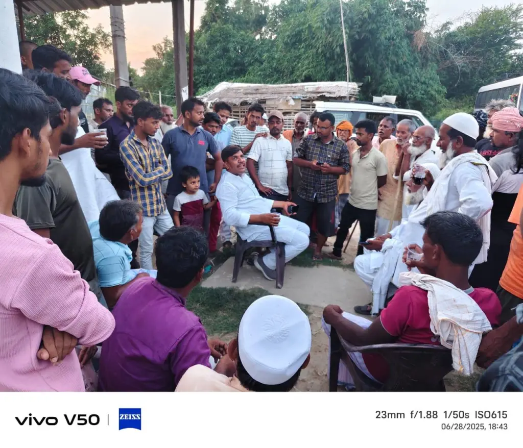 Mukesh Yadav interacts with people to understand their issues.