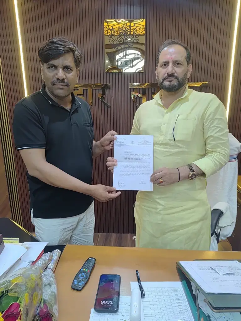 Mukesh Yadav with Minister Neeraj Bablu