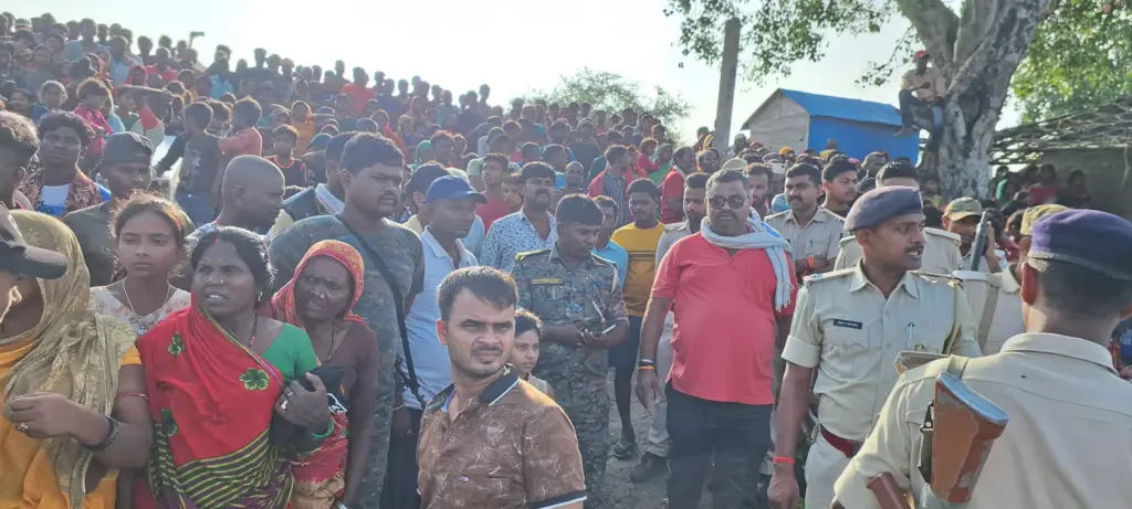 Prashant Kumar in flooded area with police, urging people to stay home.