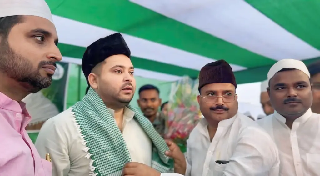 Syed Ruknuddin Ahmad shares the stage with Tejashwi Yadav