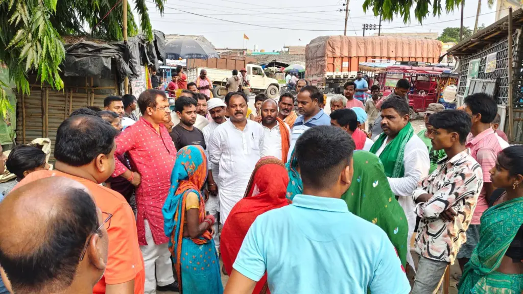 Bijay Singh interacted with local residents to understand their issues.