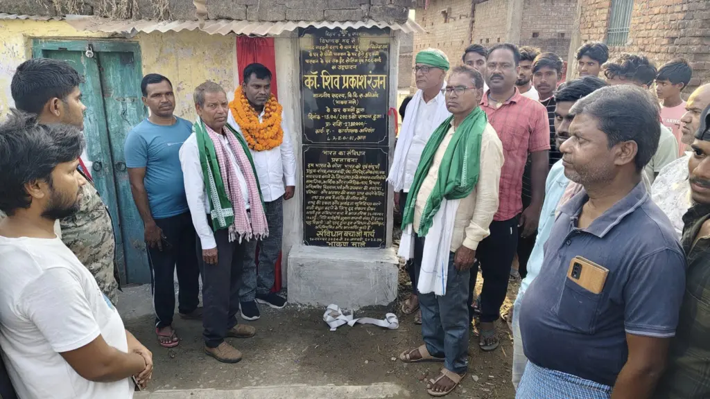 Shiv Prakash Ranjan Ji interacting with local residents
