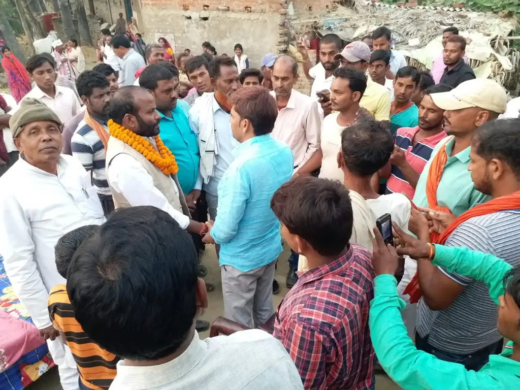 Indrajeet Prasad Gupta talking with the public.
